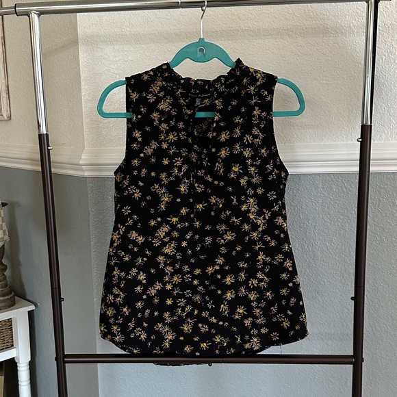 Sleeveless blouse - Picture 4 of 4